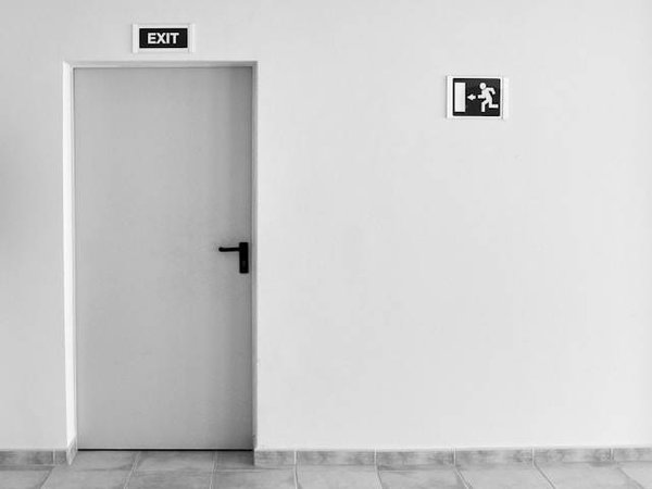 Comment choisir et installer un système de ferme-porte pour assurer sécurité et confort chez soi ?